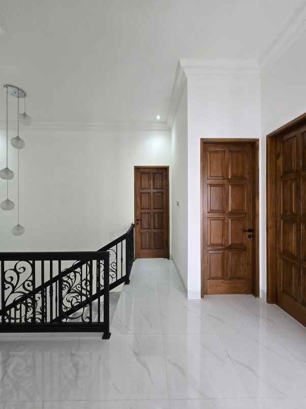 dijual rumah pondok bambu jakarta timur