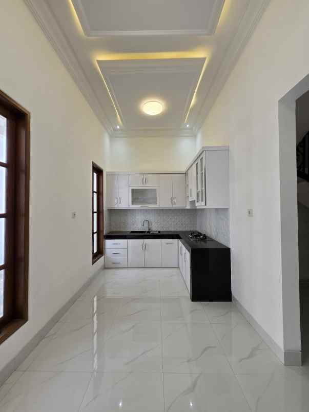 dijual rumah pondok bambu jakarta timur