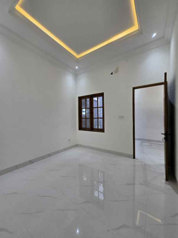 dijual rumah pondok bambu jakarta timur