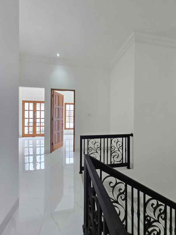 dijual rumah pondok bambu jakarta timur