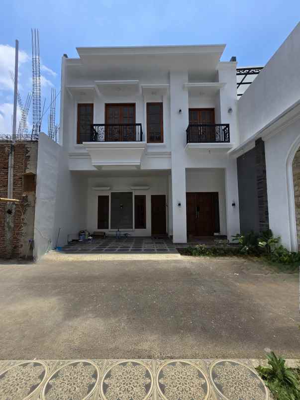 dijual rumah pondok bambu jakarta timur