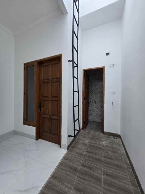 dijual rumah pondok bambu jakarta timur