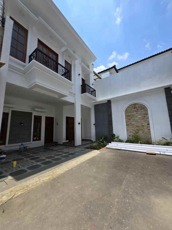 dijual rumah pondok bambu jakarta timur
