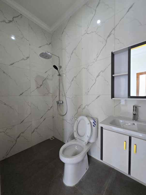 dijual rumah pondok bambu jakarta timur