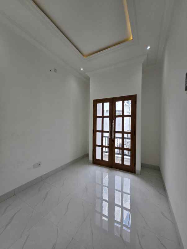 dijual rumah pondok bambu jakarta timur