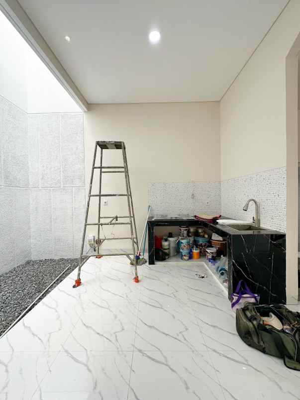 dijual rumah pondok gede