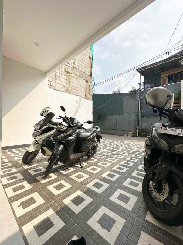 dijual rumah pondok gede