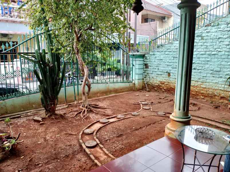 dijual rumah pondok kelapa