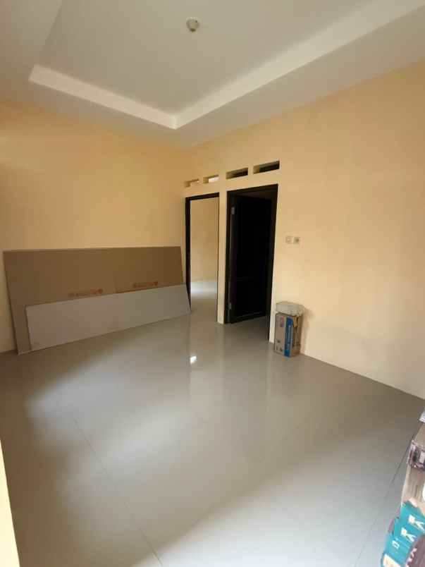 dijual rumah posisi hook di cilangkap tapos depok