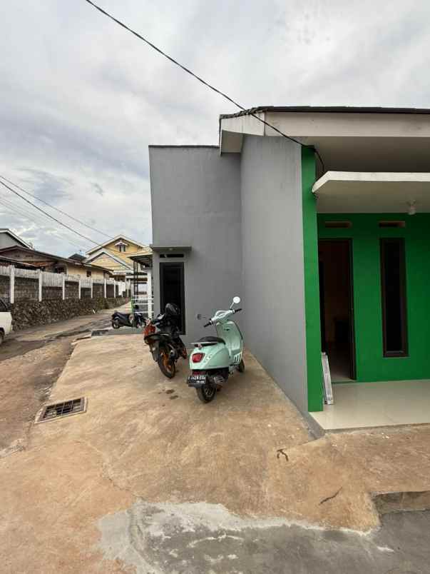 dijual rumah posisi hook di cilangkap tapos depok
