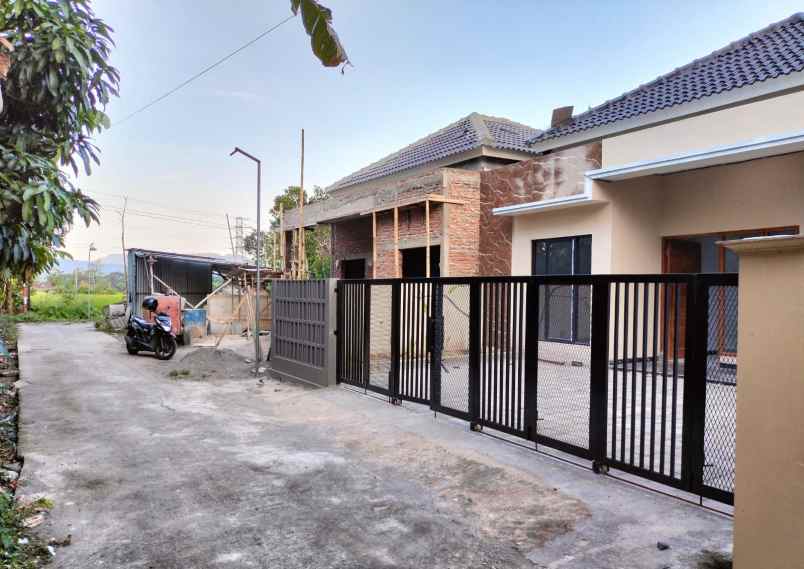 dijual rumah prambanan