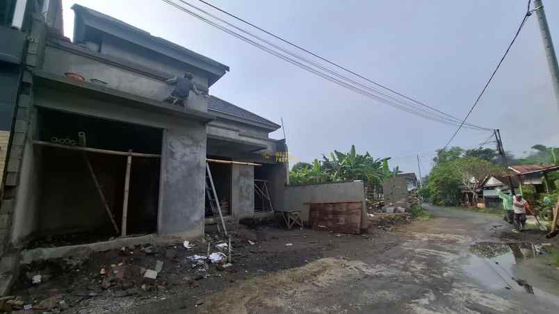 dijual rumah purwomartani kec kalasan