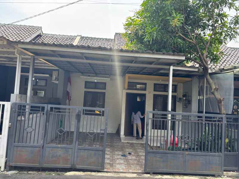 dijual rumah ratu jaya