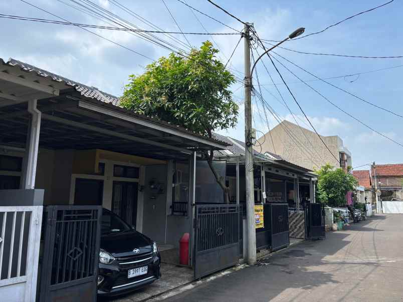 dijual rumah ratu jaya