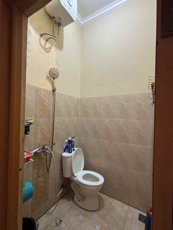 dijual rumah ratu jaya