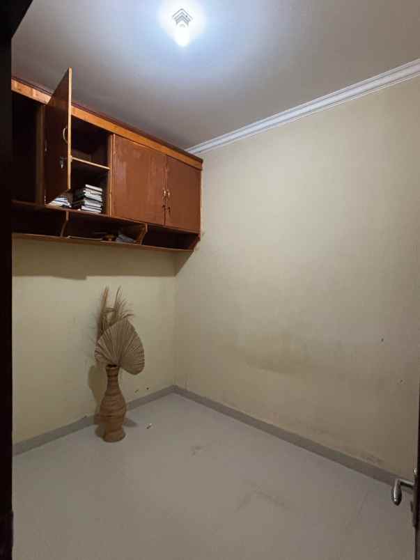 dijual rumah ratu jaya