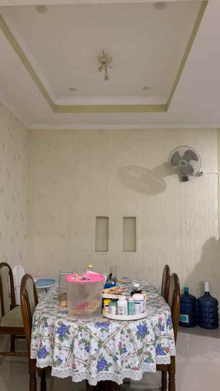 dijual rumah royal residence