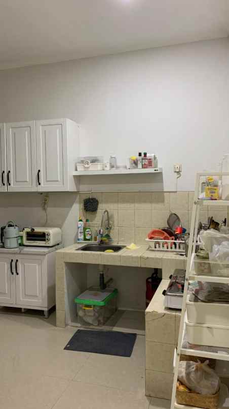 dijual rumah royal residence