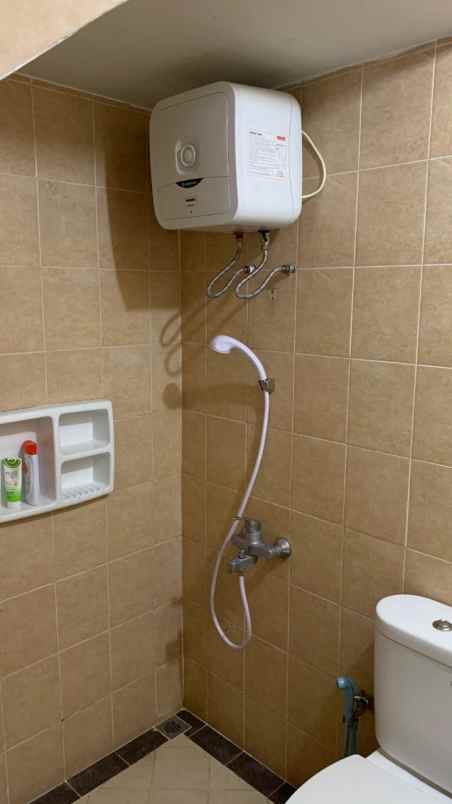 dijual rumah royal residence