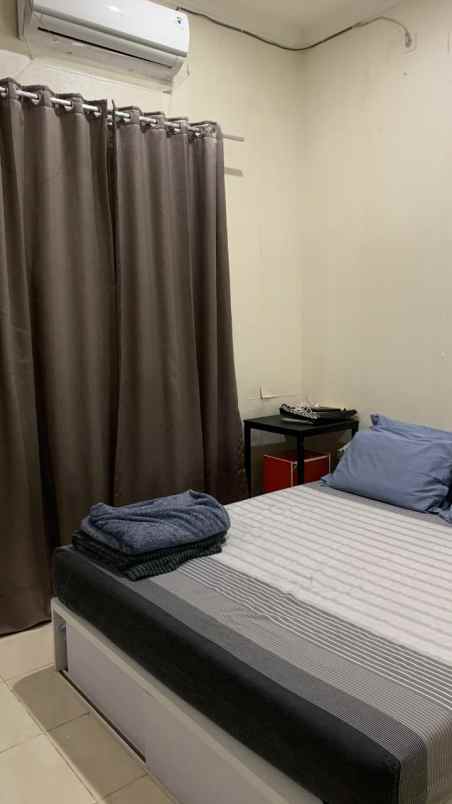 dijual rumah royal residence