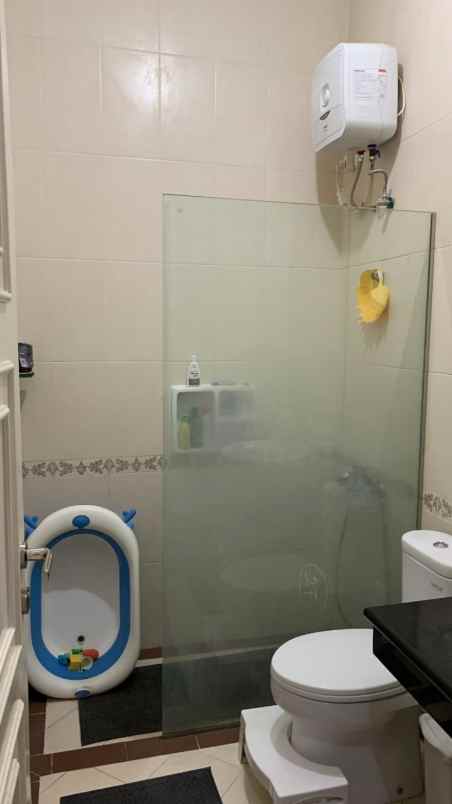 dijual rumah royal residence