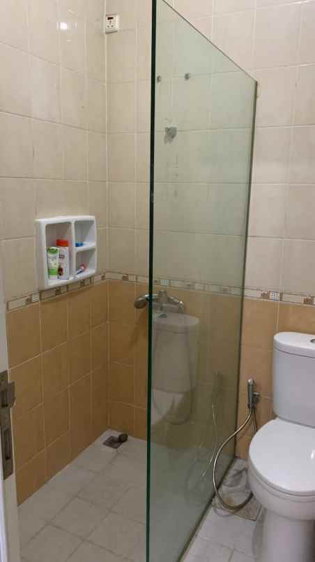 dijual rumah royal residence