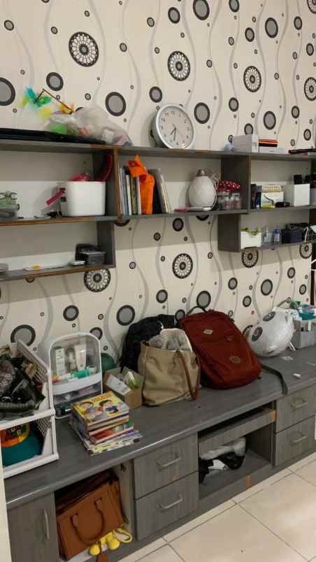 dijual rumah royal residence