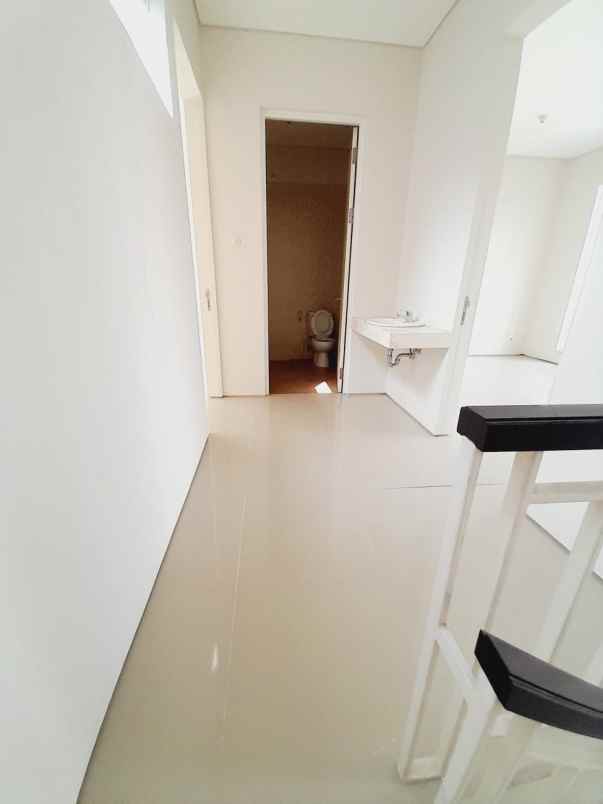dijual rumah royal residence