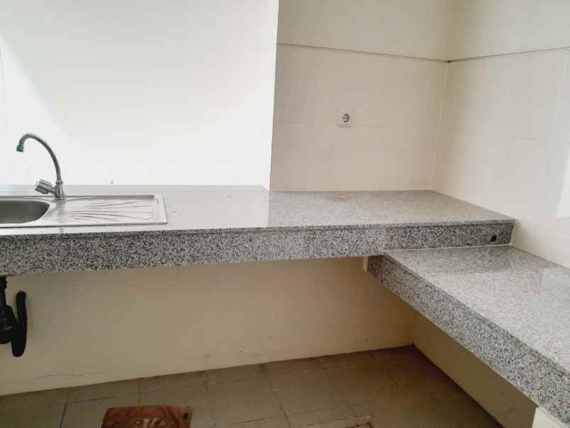 dijual rumah royal residence