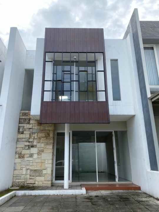 dijual rumah royal residence