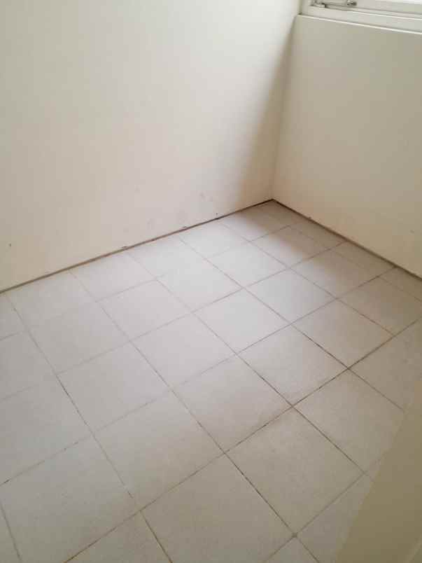 dijual rumah royal residence
