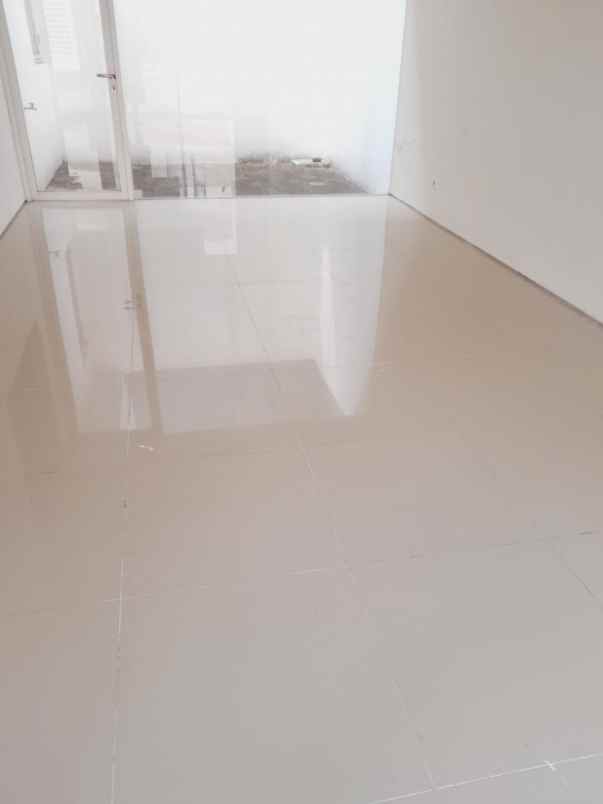 dijual rumah royal residence