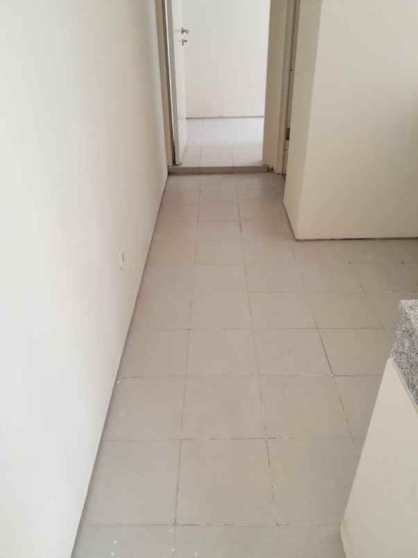 dijual rumah royal residence
