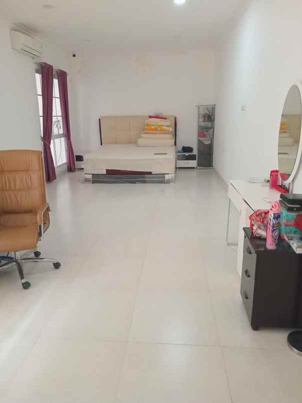 dijual rumah royal residence pulogebang