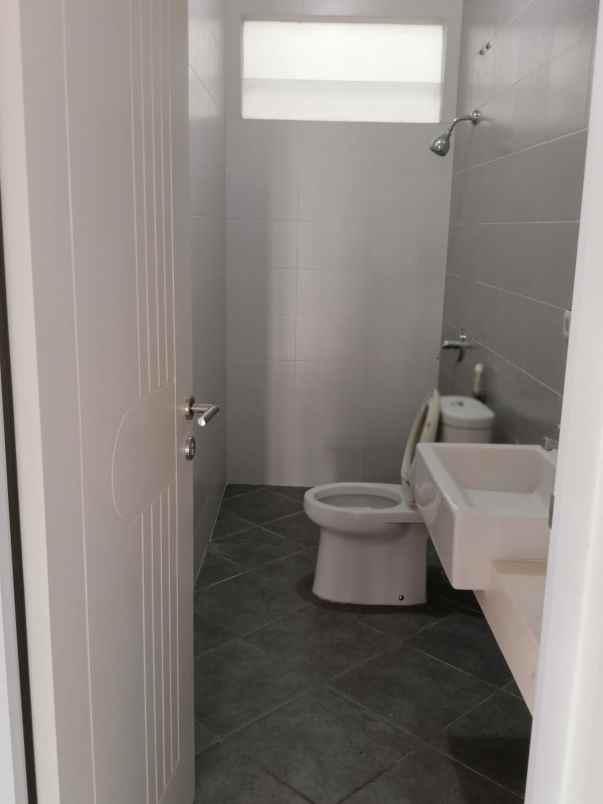 dijual rumah royal residence wiyung surabaya barat