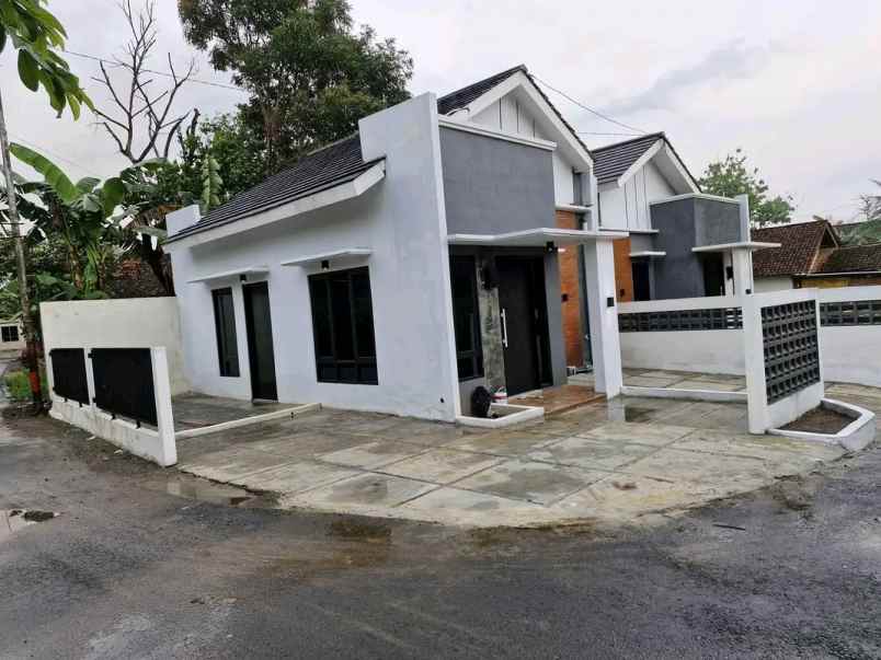 dijual rumah rs atturots