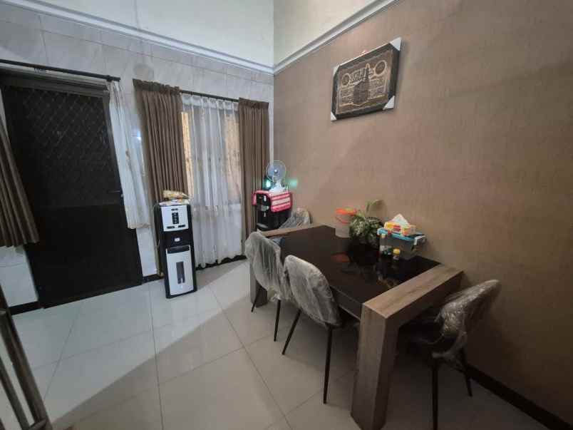 dijual rumah rungkut