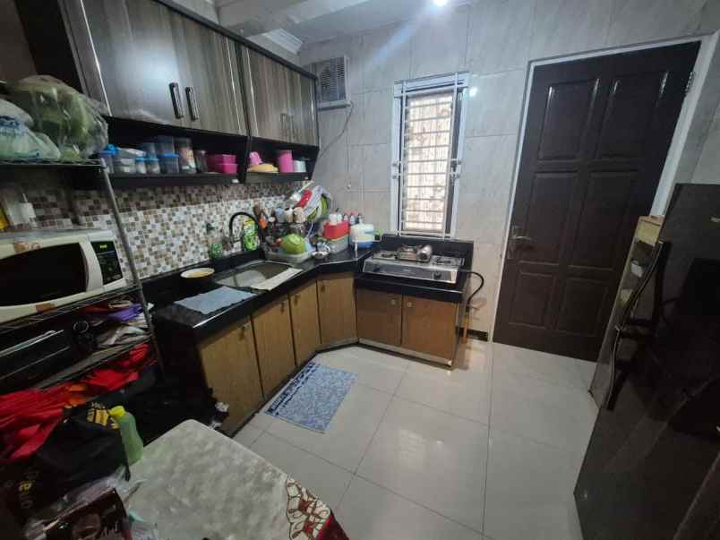 dijual rumah rungkut