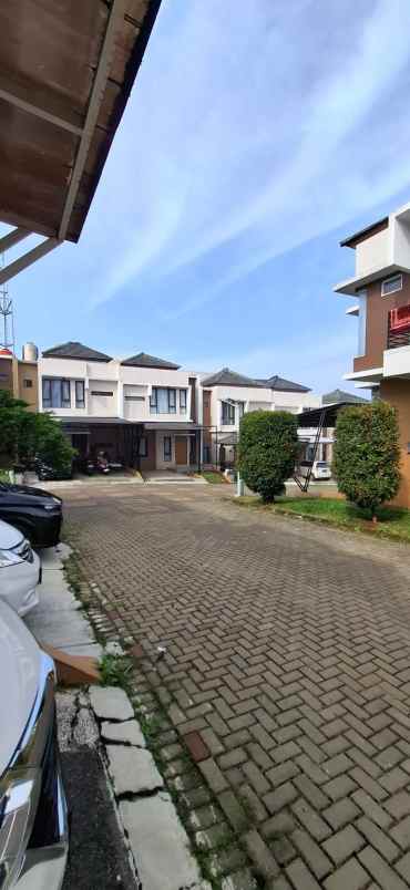 dijual rumah sariwangi parongpong