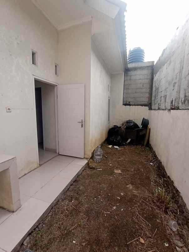 dijual rumah sawangan depok