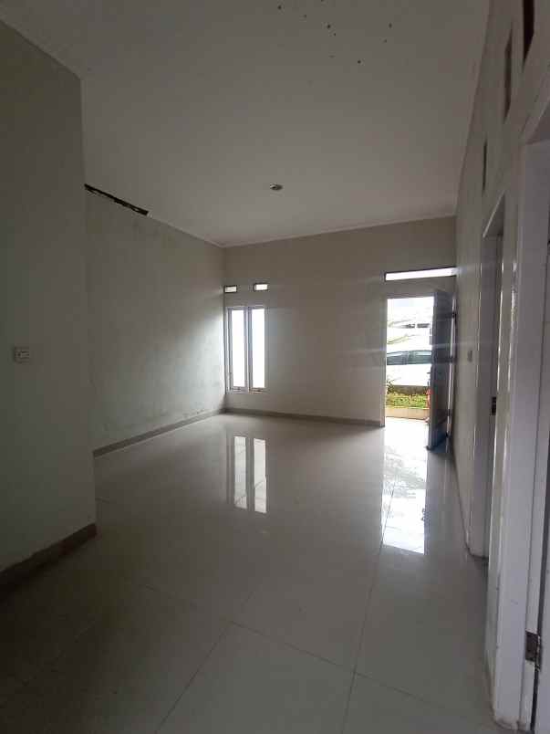 dijual rumah sawangan depok