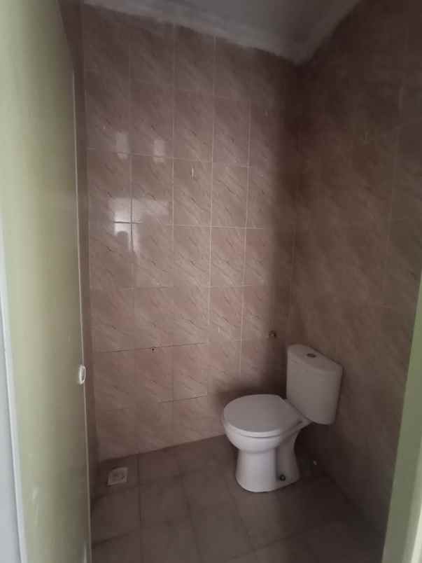 dijual rumah sawangan depok