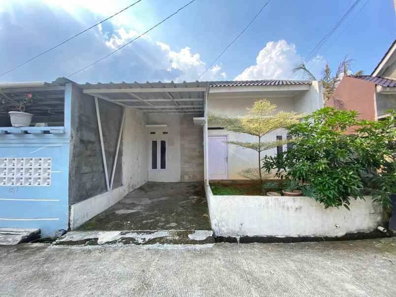 dijual rumah sawangan depok