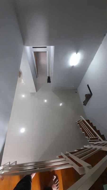 dijual rumah sayap sudirman