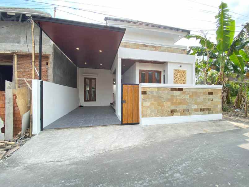 dijual rumah siap huni baru dekat uii murah