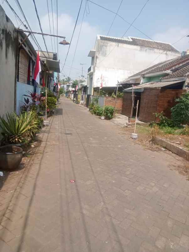 dijual rumah standart lokasi di buring malang