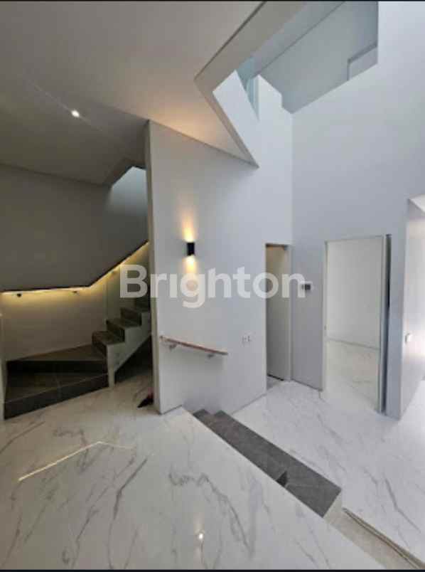 dijual rumah sutorejo