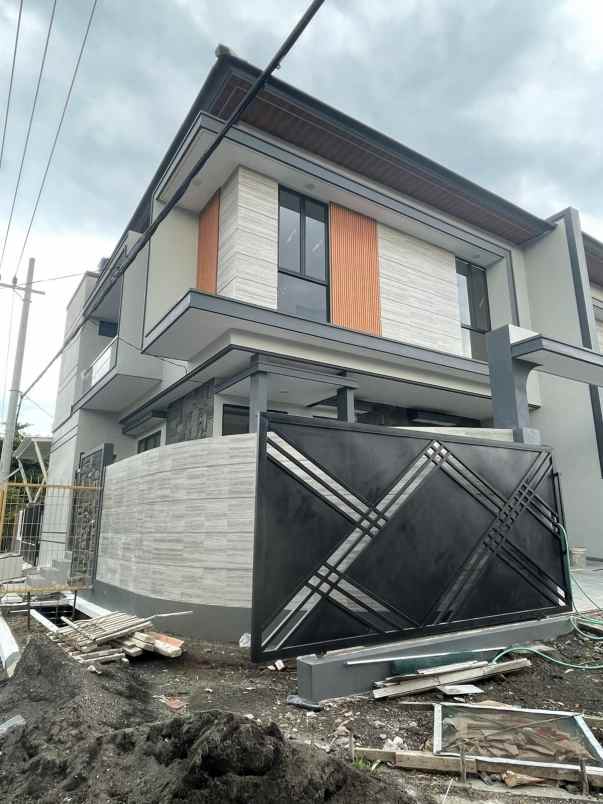 dijual rumah sutorejo