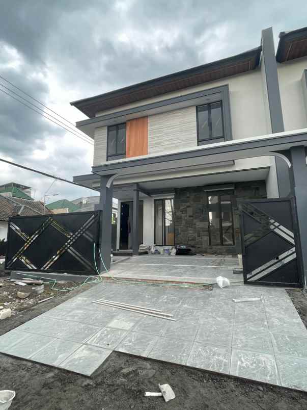 dijual rumah sutorejo