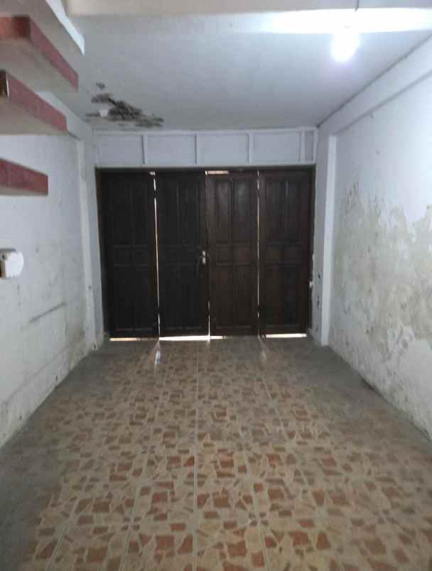 dijual rumah sutorejo